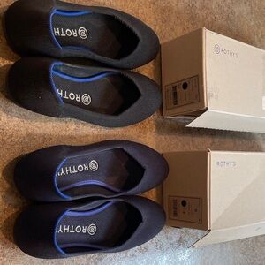 2 pairs of classic Rothy's flats- Black and Navy Blue